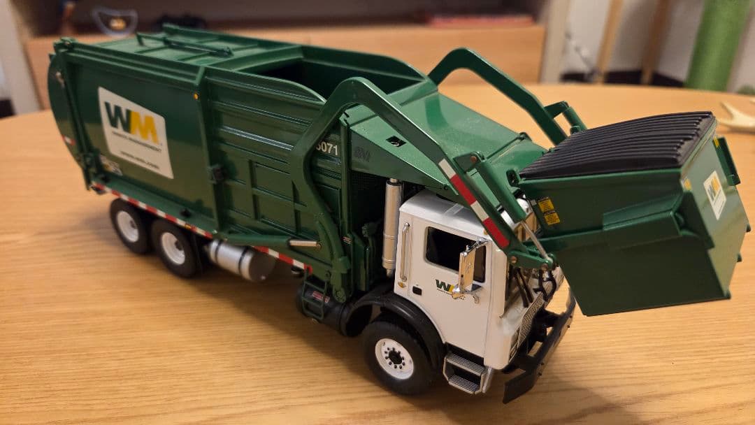 ファーストギア製 Mack TerraPro ゴミ収集車 ダイキャスト 1/34 - メルカリ