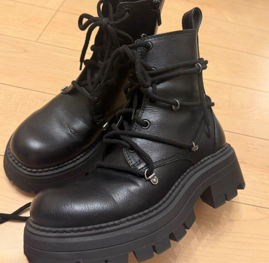 日本未発売 激レア ZARA ボリュームレースアップブーツ - メルカリ