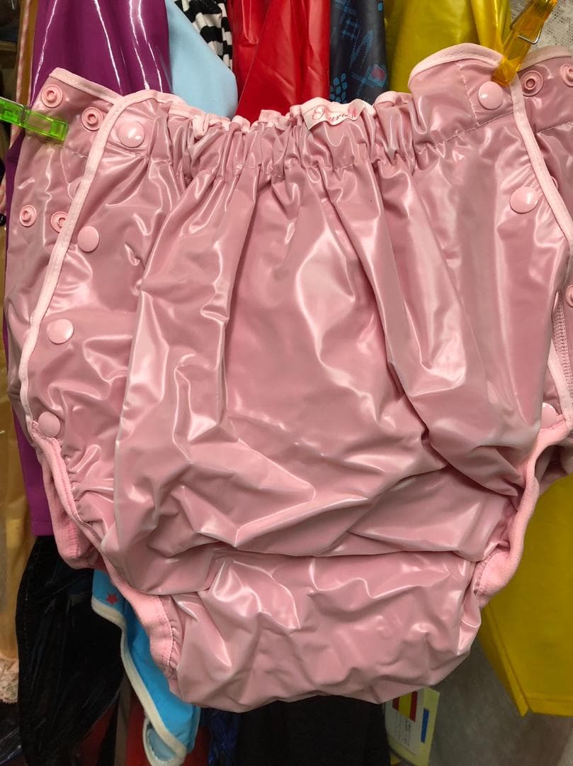 おむつカバー ピンクビニール Mサイズ 艶々 ピンク可愛い 金属ホック