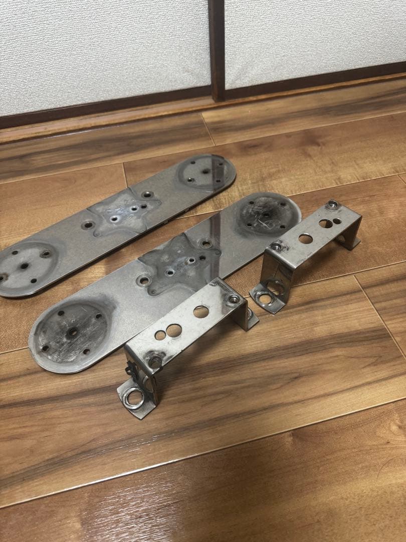 ホイールマーカー　ステー　17.5 鱗柄ステンレス 【17.5インチ】 ホイールマーカーステー 2枚セット 3つ