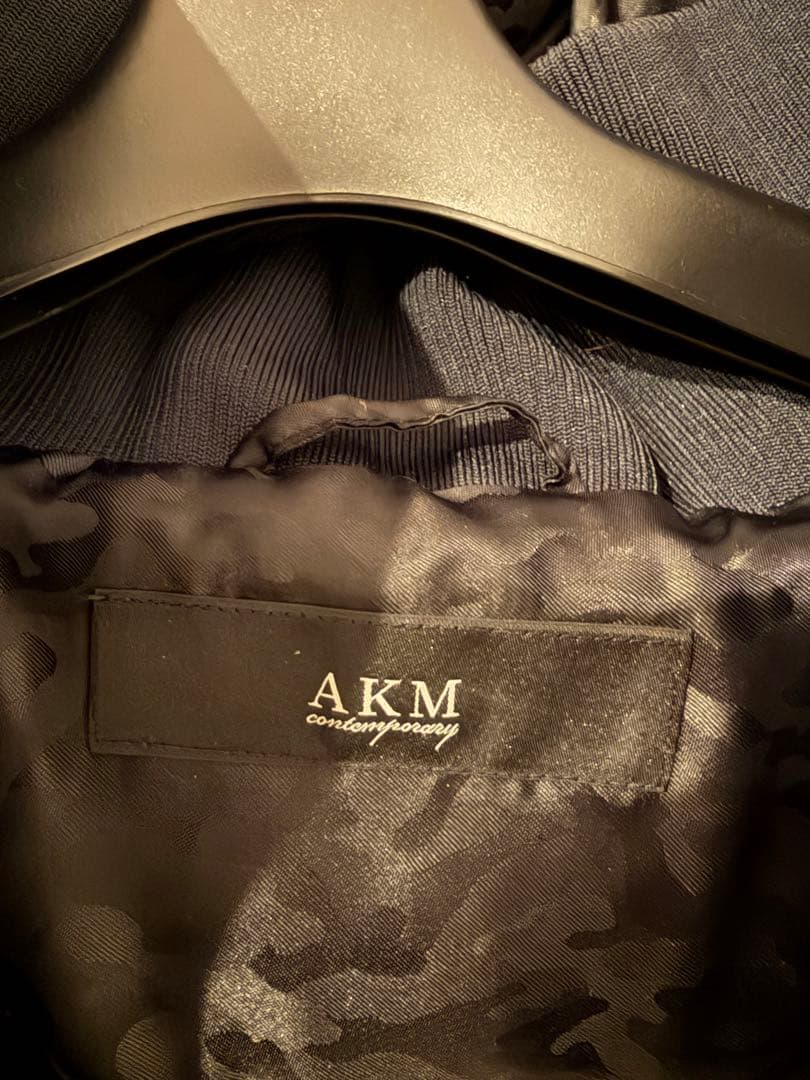 AKM ダウンジャケットNAVY 紺色 細身 マット色 迷彩ライナー 防寒性