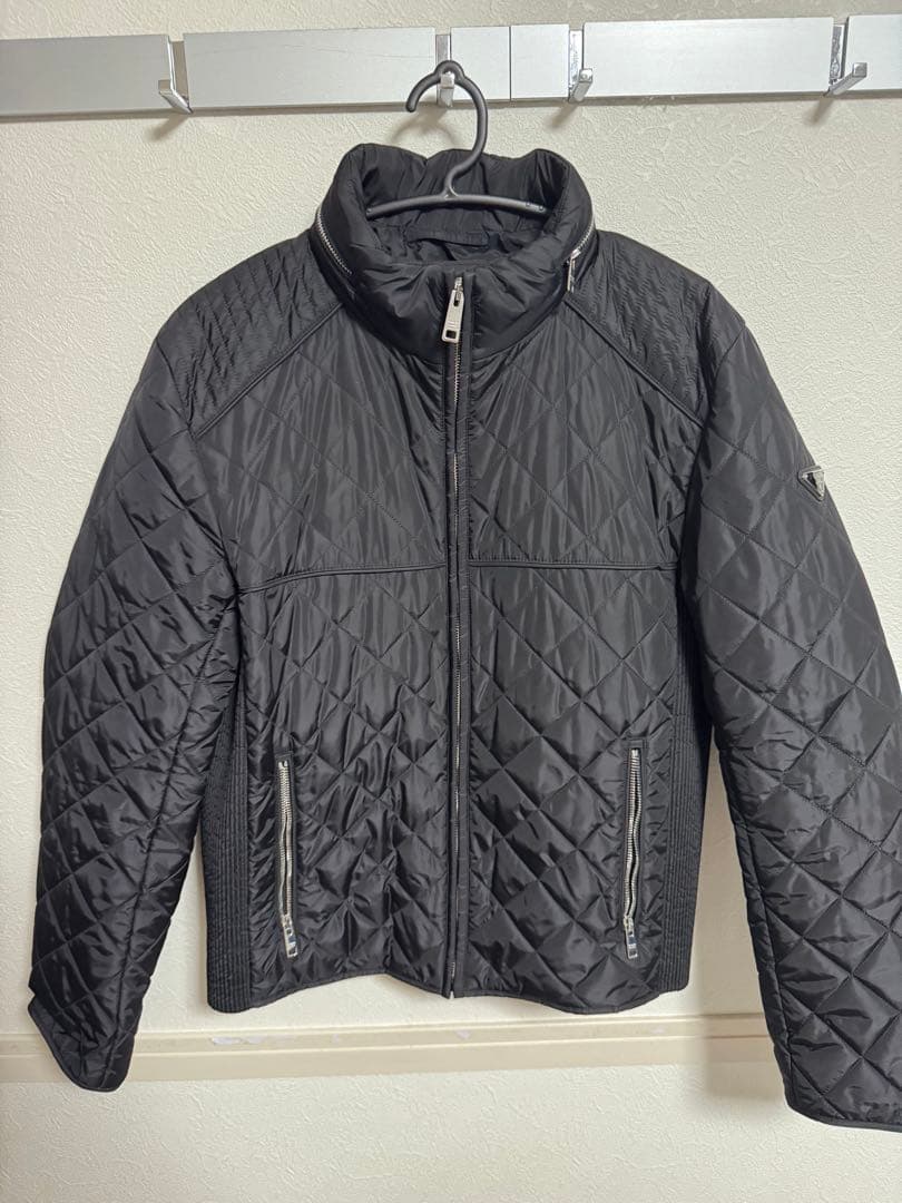 【極美品】PRADA ブラック キルティング ダウンジャケットブラックプラダ50 PRADA プラダ ハイネックジップアップ トライアングルロゴプレート