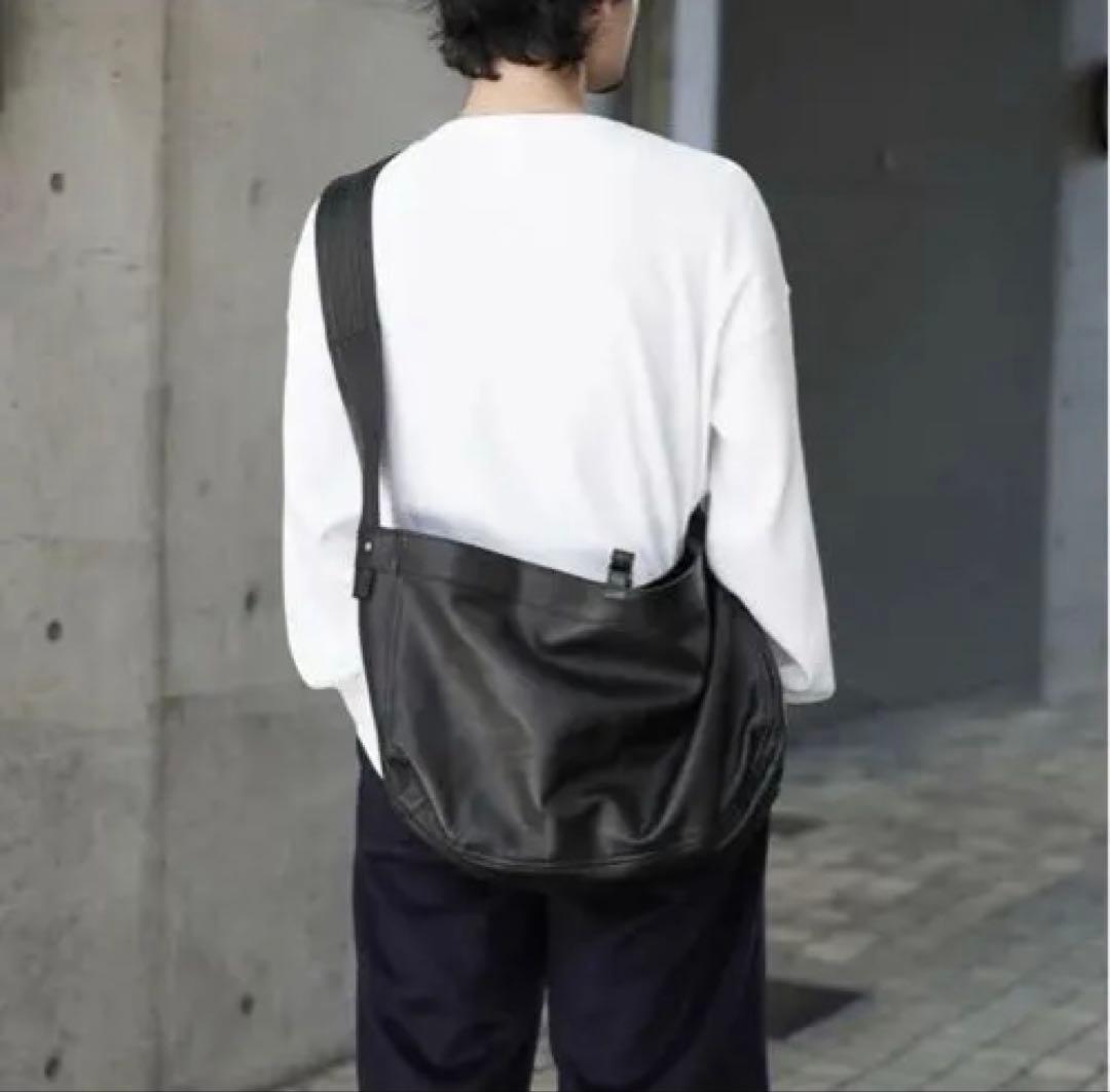 CCU NEWSPAPER BAG L シーシーユーニュースペーパーバッグ - メルカリ