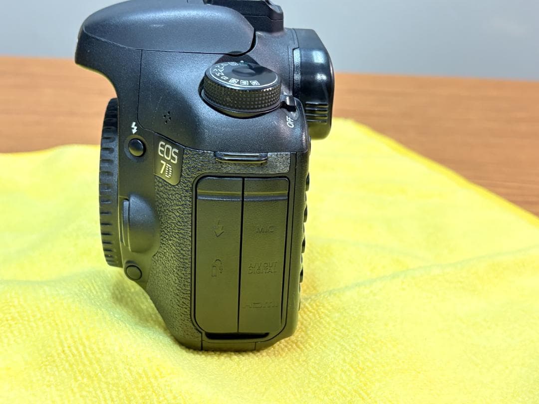 EOS 7D+EF-S18-85mm f3.5-5.6 IS USM+専用カバー