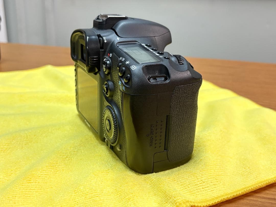 EOS 7D+EF-S18-85mm f3.5-5.6 IS USM+専用カバー