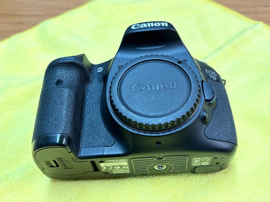 EOS 7D+EF-S18-85mm f3.5-5.6 IS USM+専用カバー