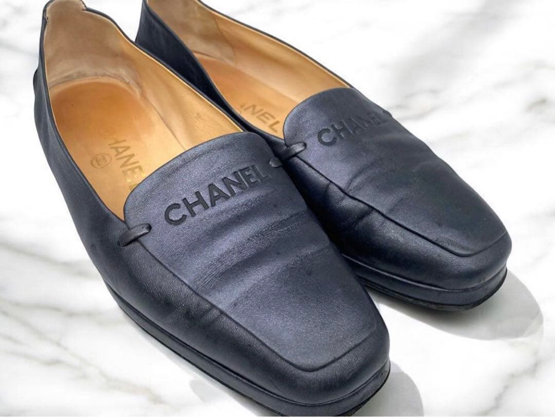 CHANEL ロゴ型押し ローファー ガンメタリック 24cm - 靴最 安値 で