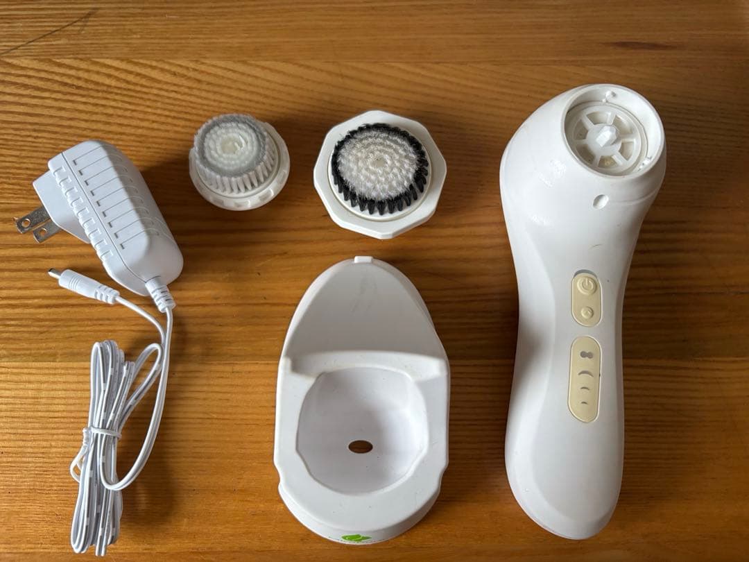 洗顔ブラシ 充電器・スタンド付き - メルカリ