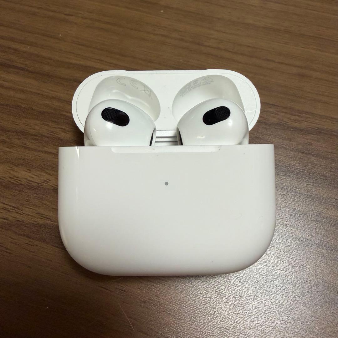 Apple AirPods (第3世代) Refurbished AirPods (3rd generation) with MagSafe Charging Case
