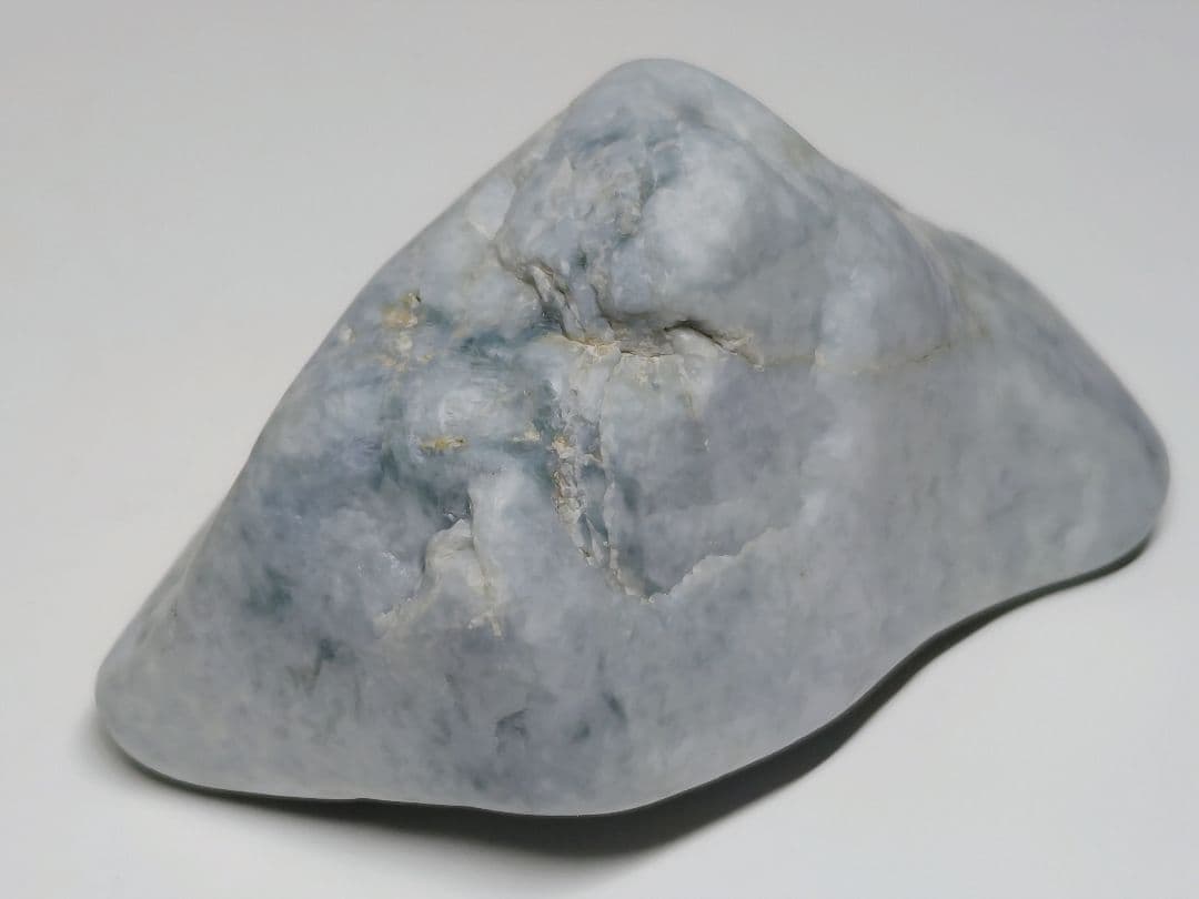 糸魚川138 翡翠 227g ヒスイ 原石 鑑賞石 自然石 誕生石 鉱物 鉱石