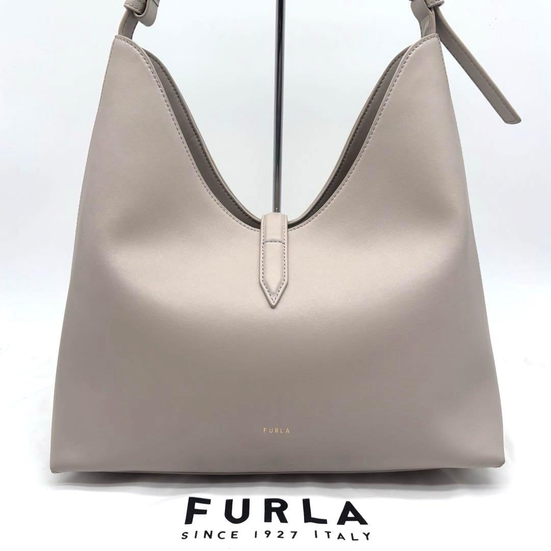 ✨未使用級✨現行✨フルラ ゴッチャ M ホーボーバッグ グレージュ
