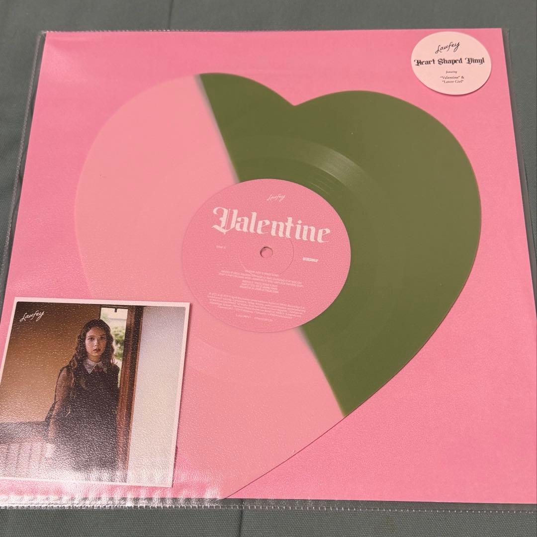 新品 Laufey valentine ハート型レコード - メルカリ