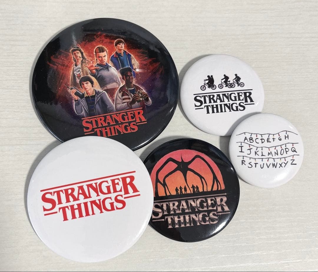 ストレンジャー・シングス ミニアクリルスタンド3種＋缶バッチ セット