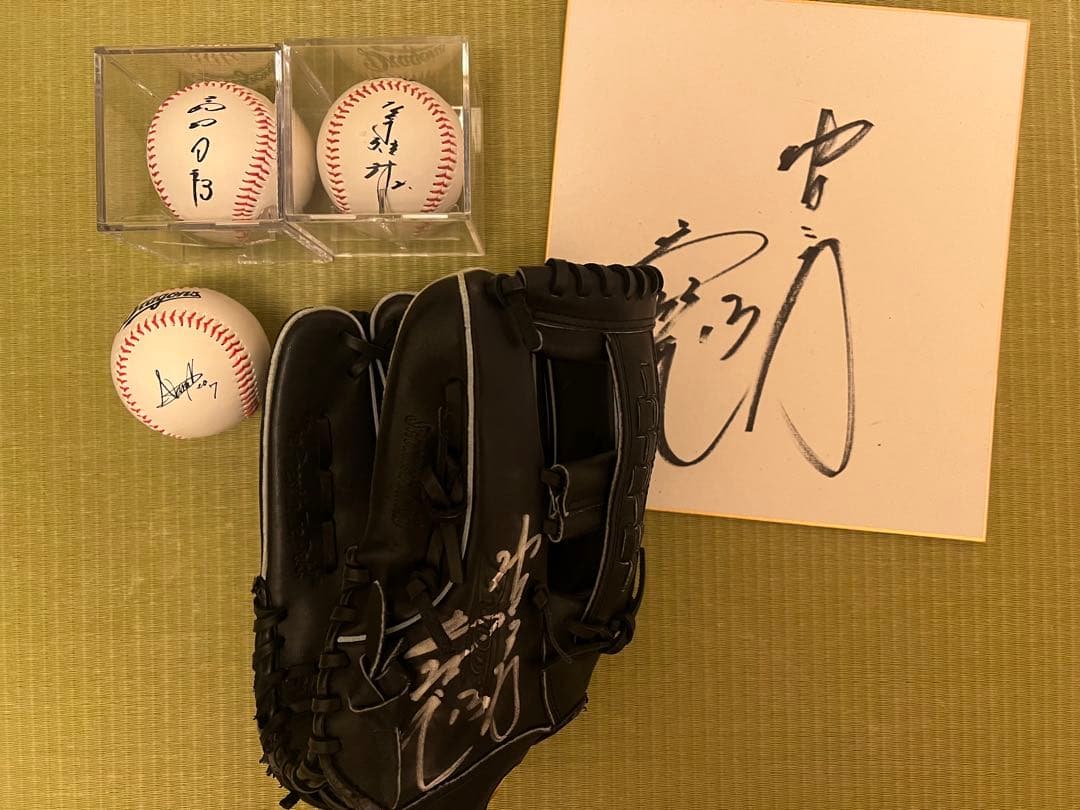 中日ドラゴンズ岩瀬仁紀投手使用サイン入りグローブ＆色紙、他3選手
