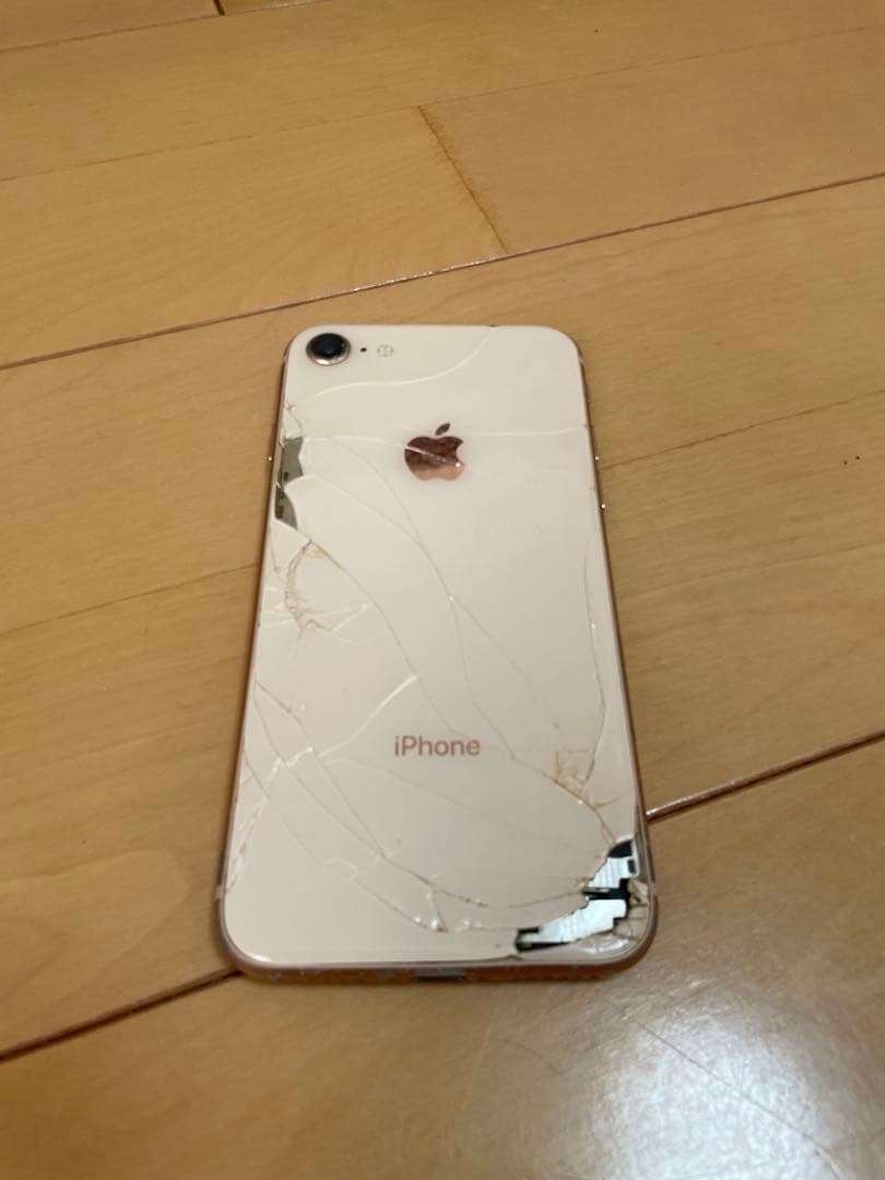 S*）様 iPhone8 64GB機能不良、背面割れあり、専用箱無し本体のみ