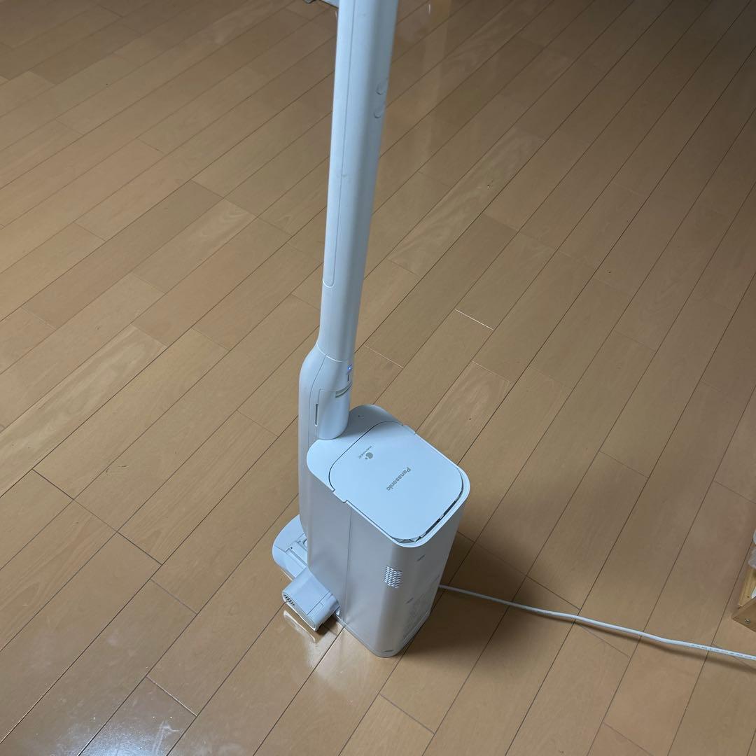 パナソニックセパレート型コードレス掃除機 MC—NS100K—W セパレート型コードレススティック掃除機 ホワイト MC-NS100K [紙