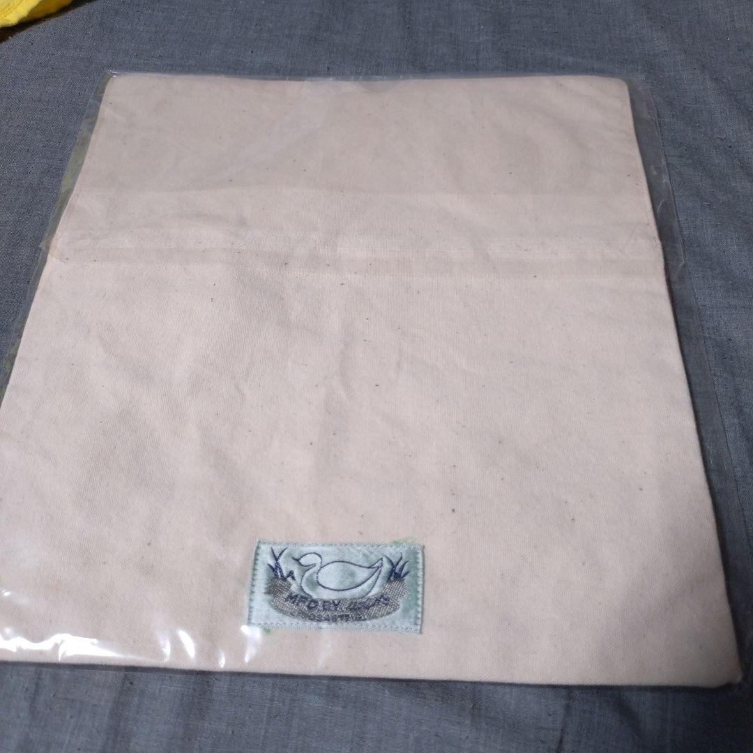 マニー 希少 美品 犬と椅子の刺繍インテリア装飾