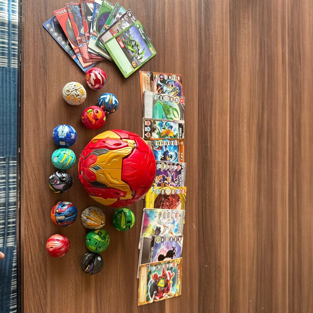 爆丸　バトルボールとトレーディングカードセット はじめようセット 爆丸バトル11 (スポーツ玩具) - ホビーサーチ おもちゃ