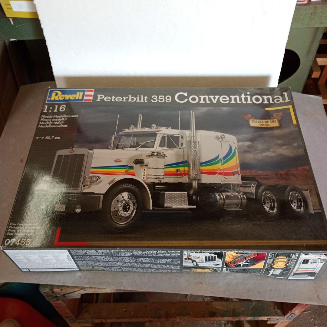 レベル　1/16　ピータービルド359 コンベンショナル　大きなモデル Peterbilt 359 Conventional in 1:16 scale | Factory sealed | Not