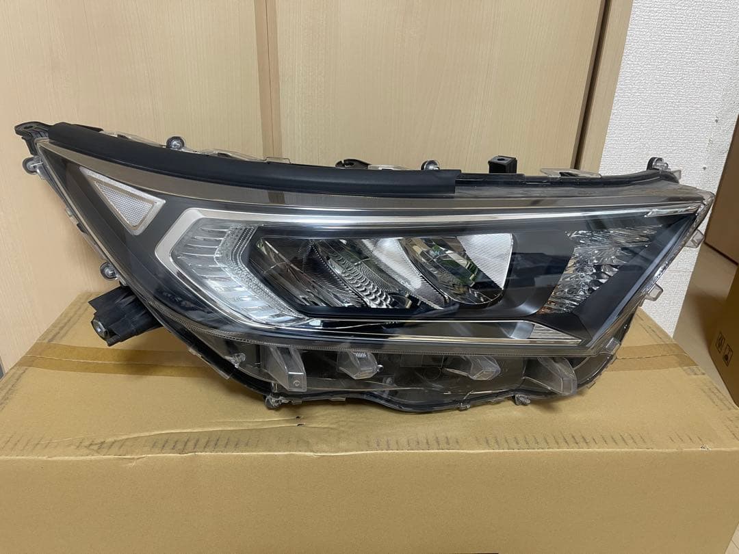 【美品】rav4 左右ヘッドライト　前期　CP付き windera_usdm-4117-3239