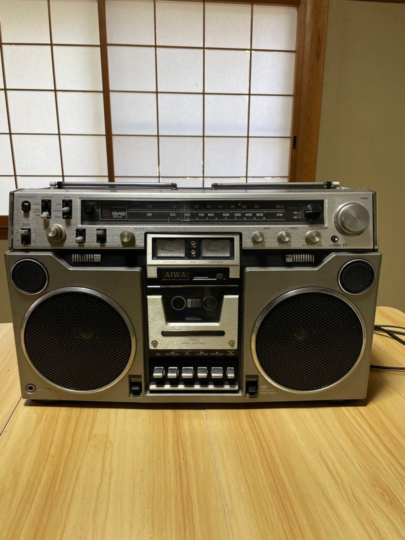 Aiwa ラジカセ CS-80シルバー レトロデザイン - メルカリ