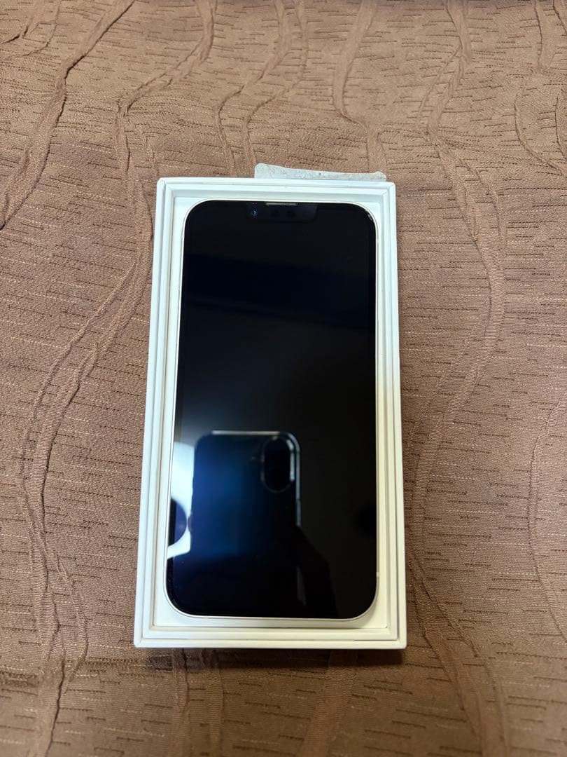 Apple iPhone 13 ホワイト 本体 充電ケーブル付き - メルカリ