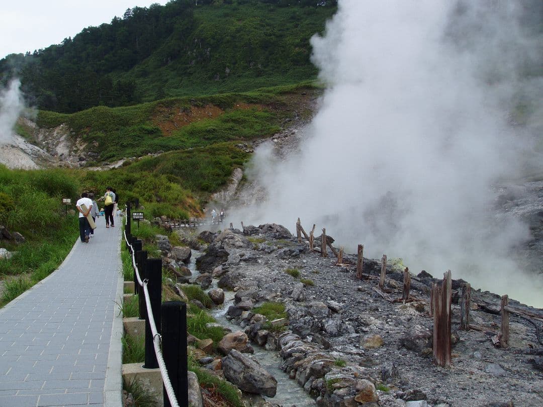 ☆秋田発『北投石』66グラム 100%本物!! 秋田玉川温泉産✨ - メルカリ