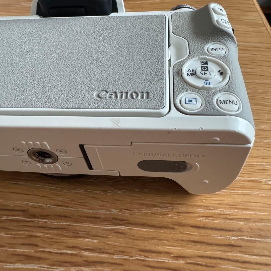 山*田様 《最終値下げ》 Canon EOS kiss M2 ホワイト レンズ2