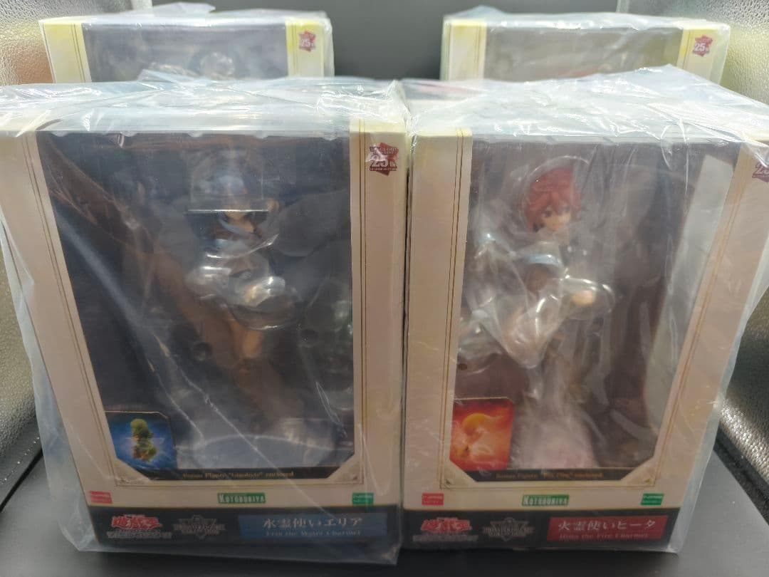 遊戯王 霊使い 特典付き フィギュア 4体セット アウス ヒータ エリア ウィン 遊戯王』火霊使いヒータ、水霊使いエリアが立体化！4人集合で「憑依