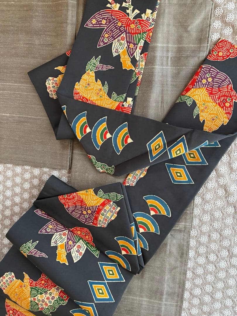 お洒落 美品 名古屋帯 紅型 粋な帯 地味派手 個性的 結城紬や大島紬に