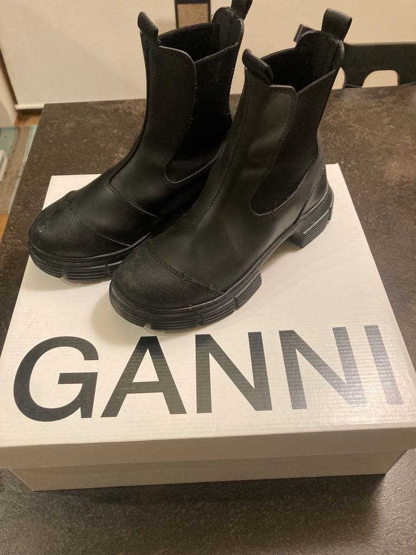 GANNI ブラック サイドゴアブーツ - メルカリ