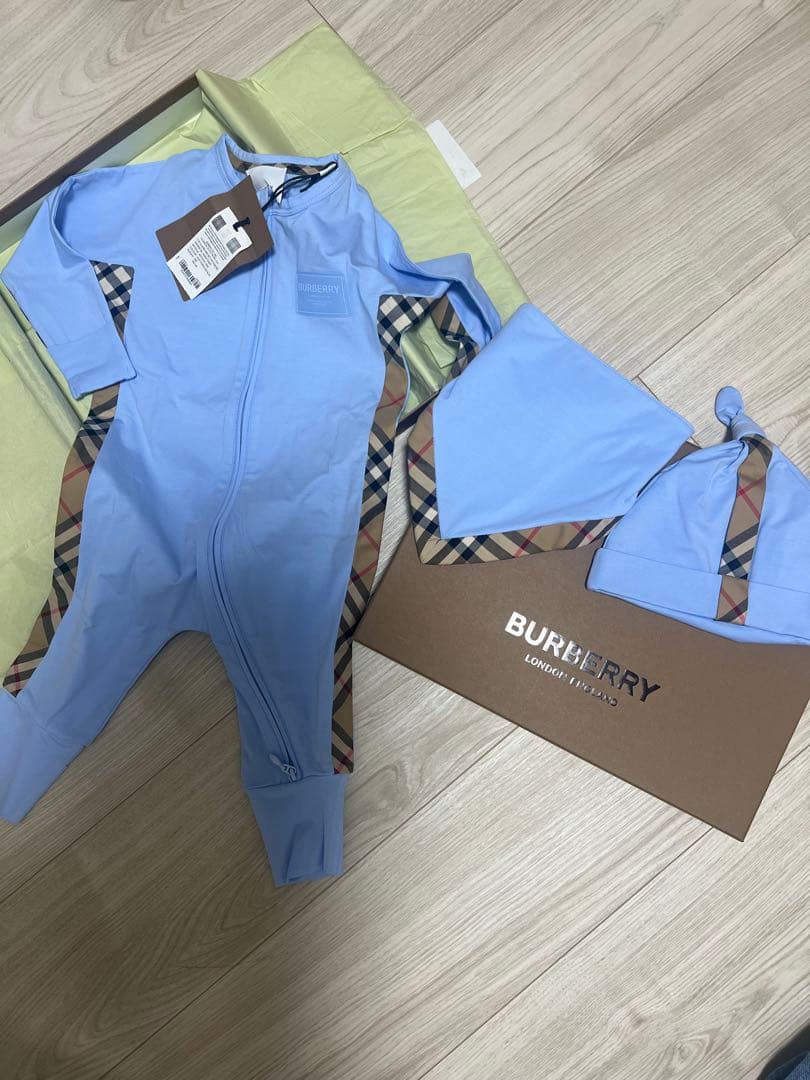 Burberry 新生児ロンパース ギフトセット