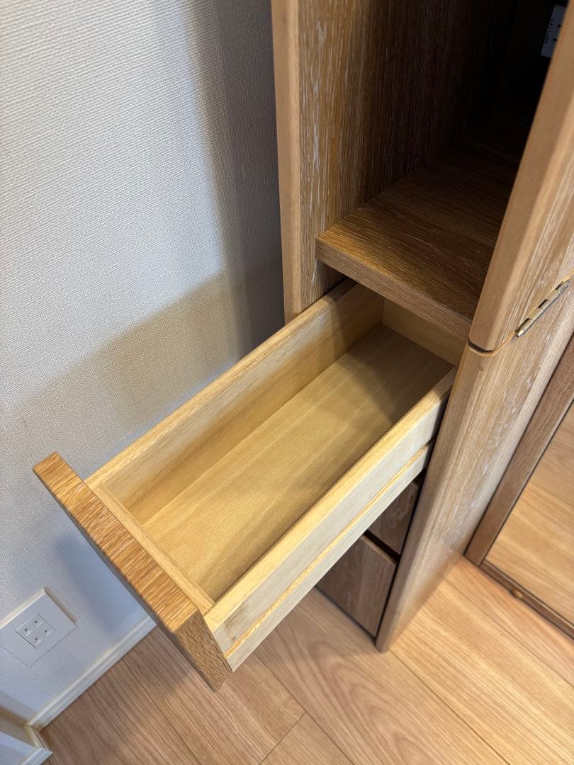 美品】LIVING HOUSE 姿見ドレッサー 椅子付き - メルカリ