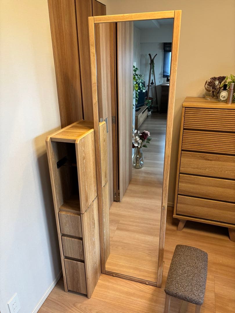 美品】LIVING HOUSE 姿見ドレッサー 椅子付き - メルカリ