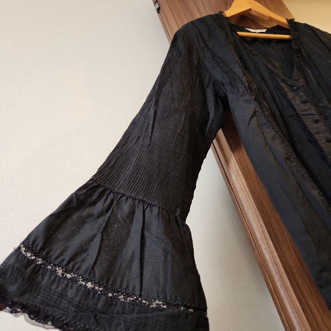 カネコイサオ 綿ローン ピンタック ピコフリル 黒 ブラウス - メルカリ