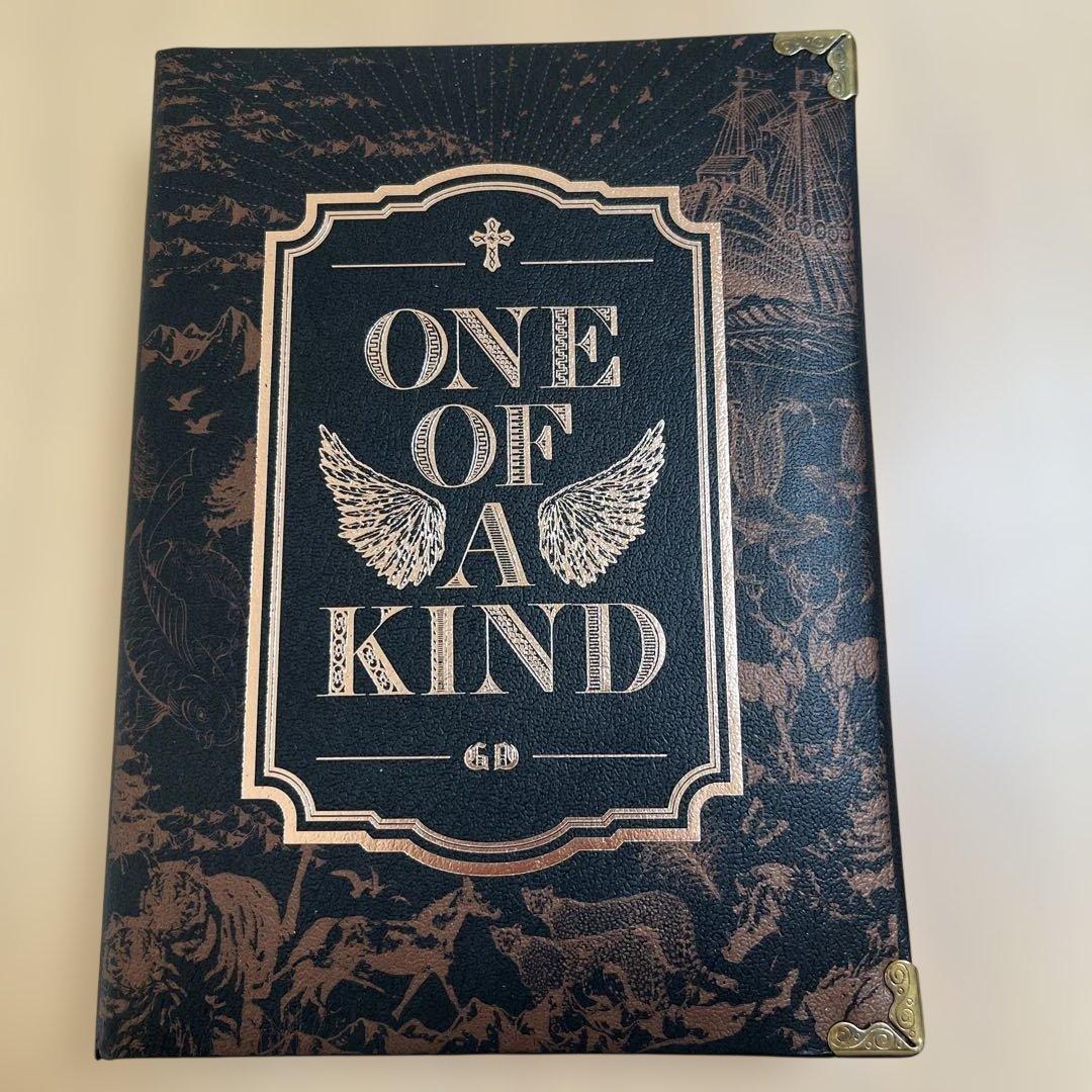 G-DRAGON ONE OF A KIND CD（写真カード8枚付き）韓国版 - メルカリ