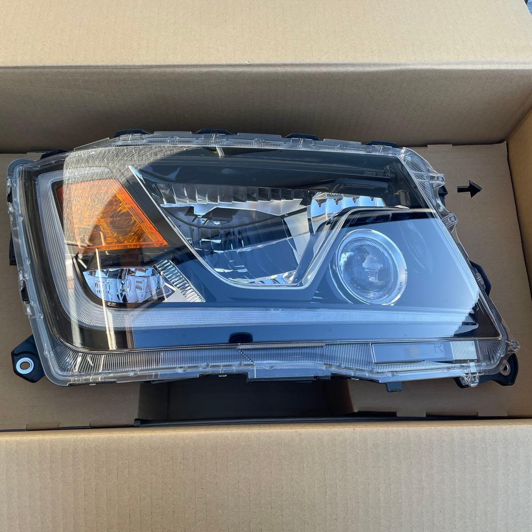 日野自動車プロフィア右F rヘッドライト 日野 レンジャー/プロフィア 左右ヘッドライト 純正交換用 : アヴィ