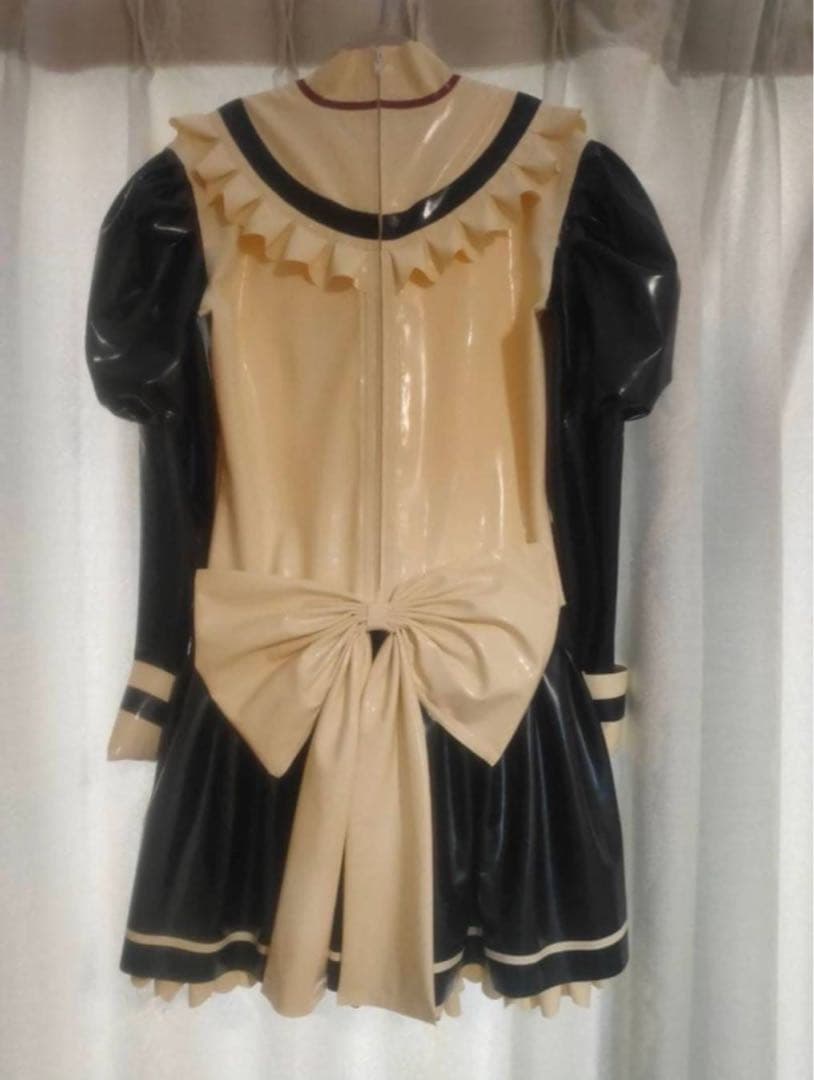 ラバー　メイド服