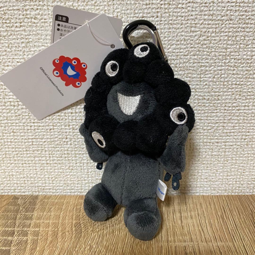 黒ミャクミャク（座り） カラビナ付き - メルカリ