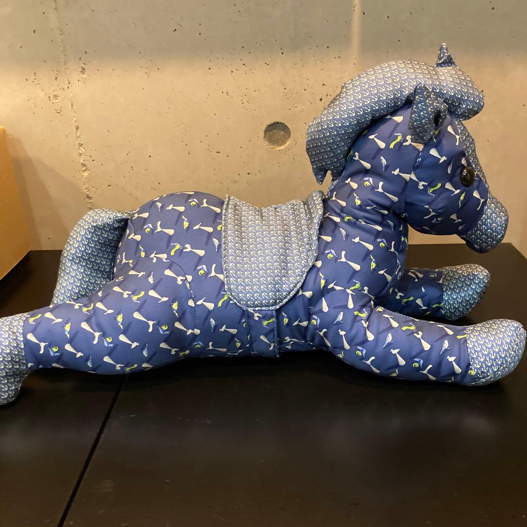 馬の形のぬいぐるみ 青色パターン 中型 （フェラガモ）