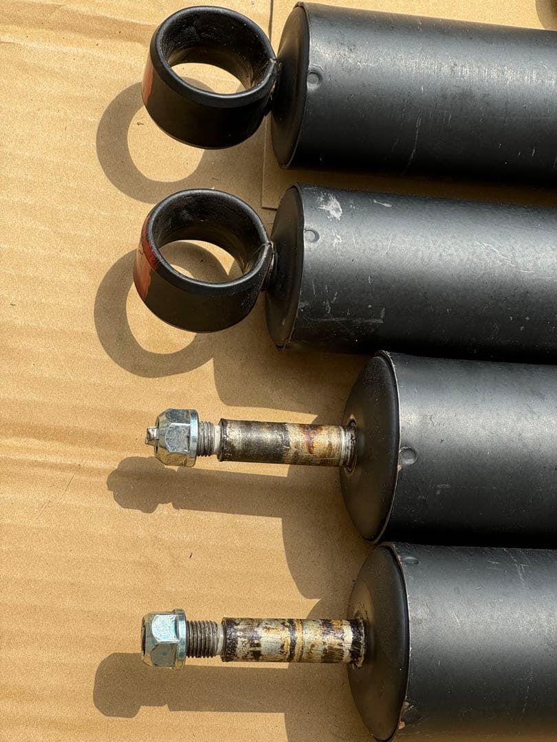 送料無料！ランドクルーザー70 ランクル70 GDJ76 純正ショック 前後4本