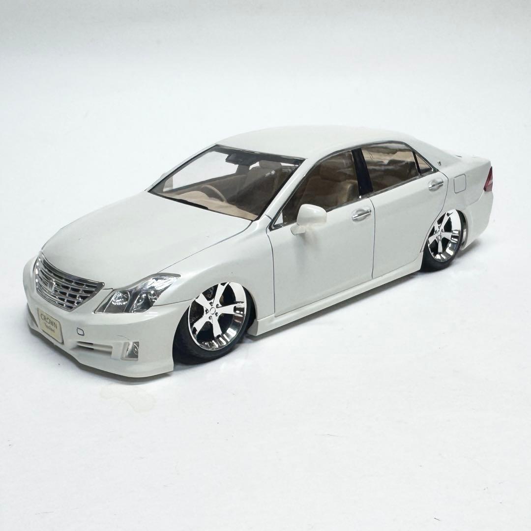 アオシマ 1/24 grs202 トヨタ クラウン ロイヤルサルーン 完成品