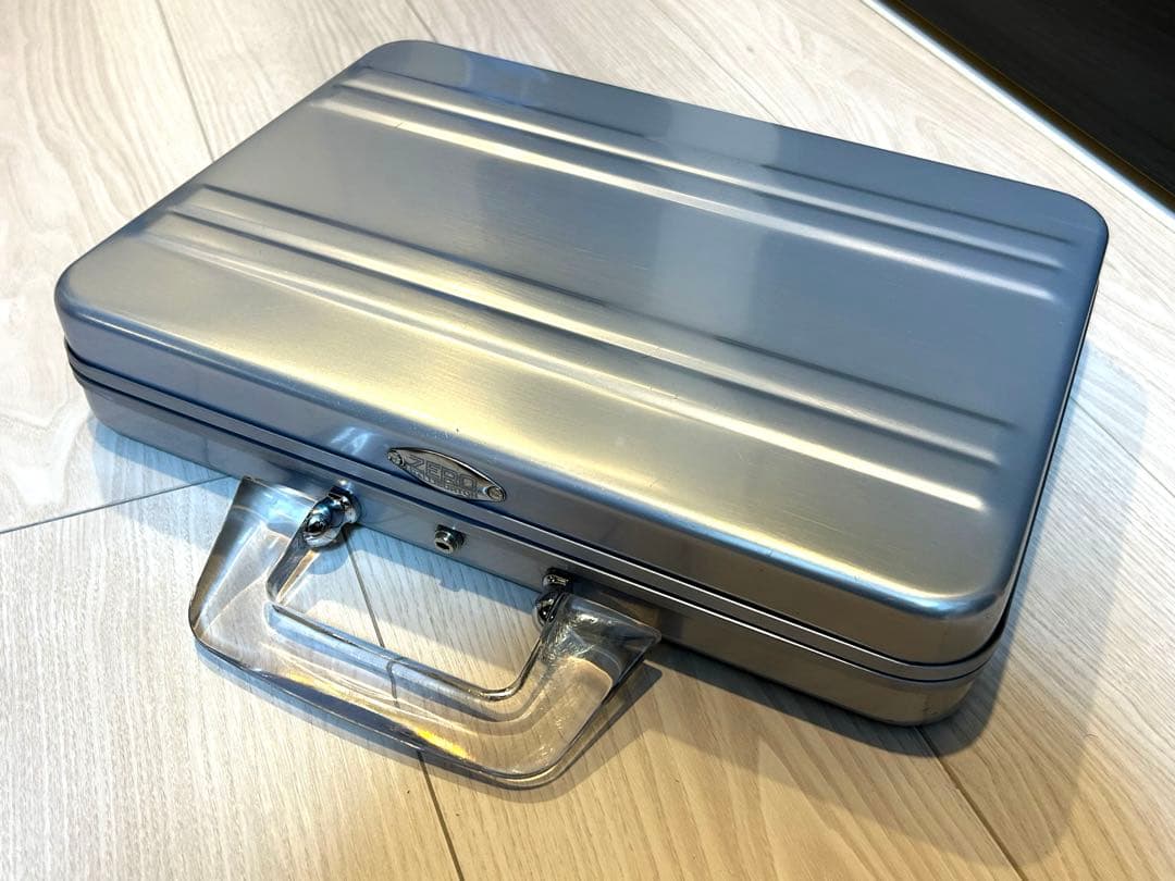 ZERO HALLIBURTON　ゼロハリバートン　ミニアタッシュケース　A4 ZERO HALLIBURTON（ゼロハリバートン） 最大53% 3/1まで アルミ