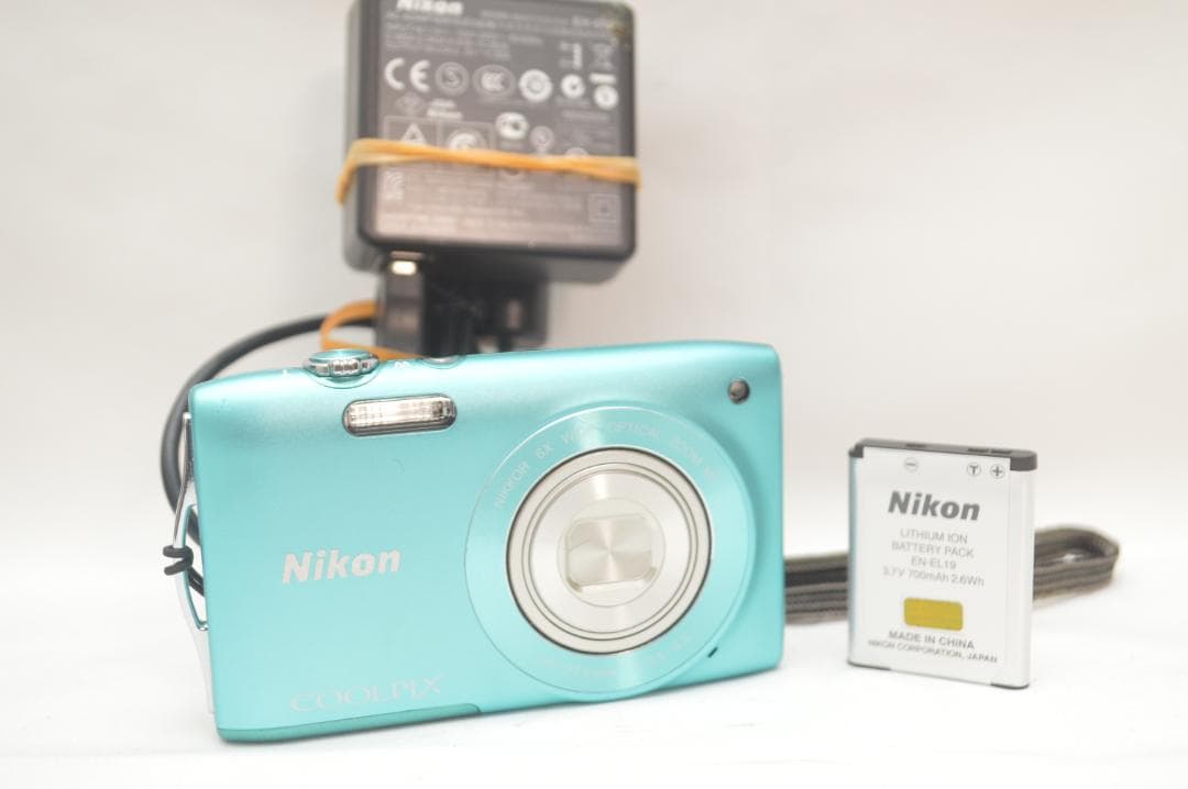 ✨美品✨ Nikon Coolpix S3300 ブルー Nikon COOLPIX S3300 16 million Pixel Digital Camera 6x Zoom Blue