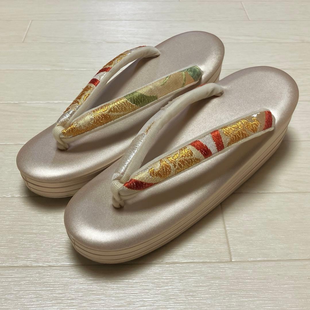 《美品》西陣織　草履バッグセット　厚底　金糸　刺繍　大きめバッグ