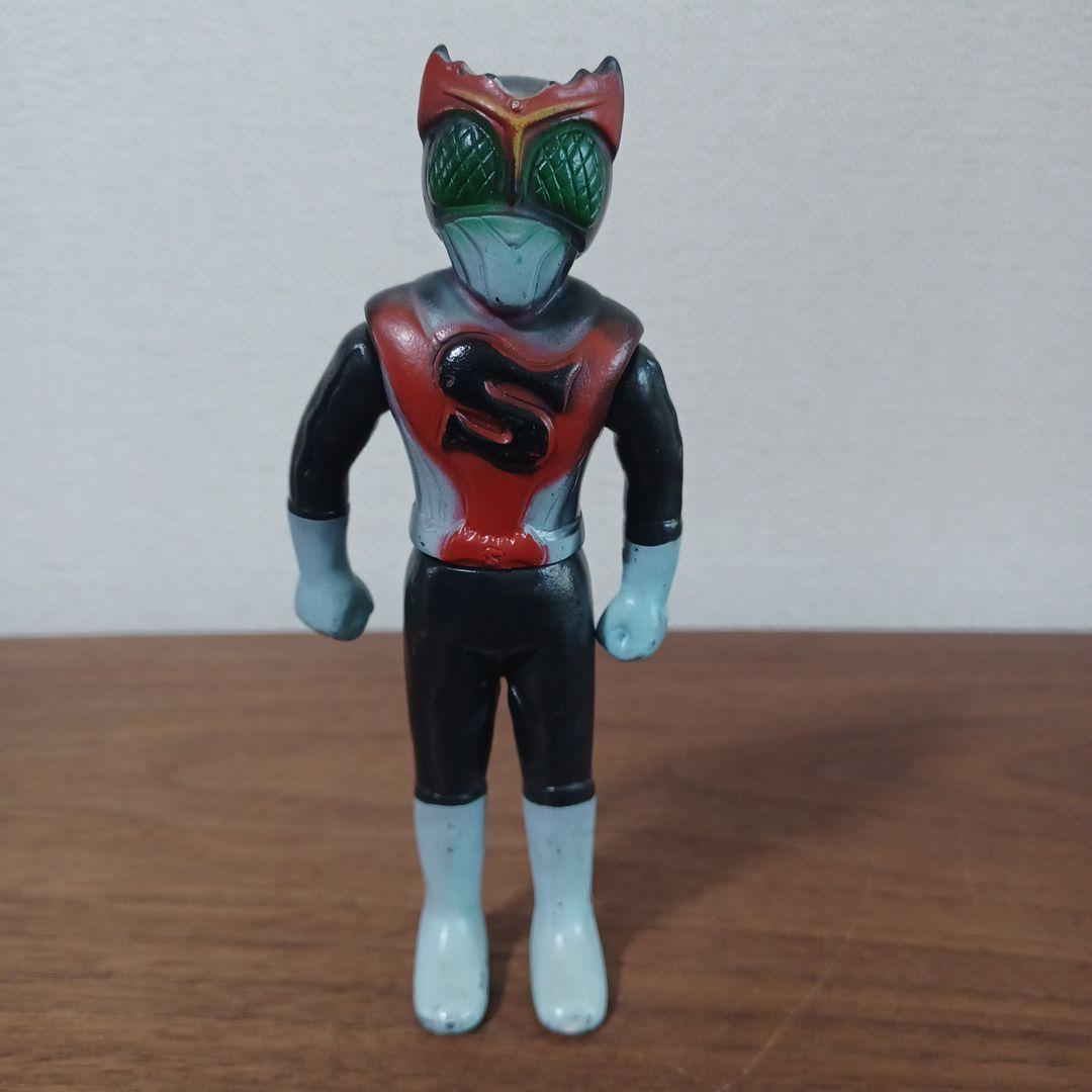 無版権 パチもの 「仮面ライダーストロンガー」風のソフビフィギュア