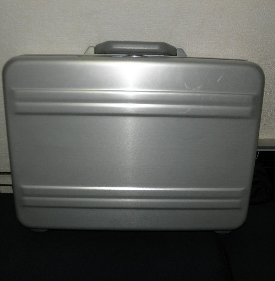 美品・凹みなし】ゼロハリバートン アルミ アタッシュケース A3対応