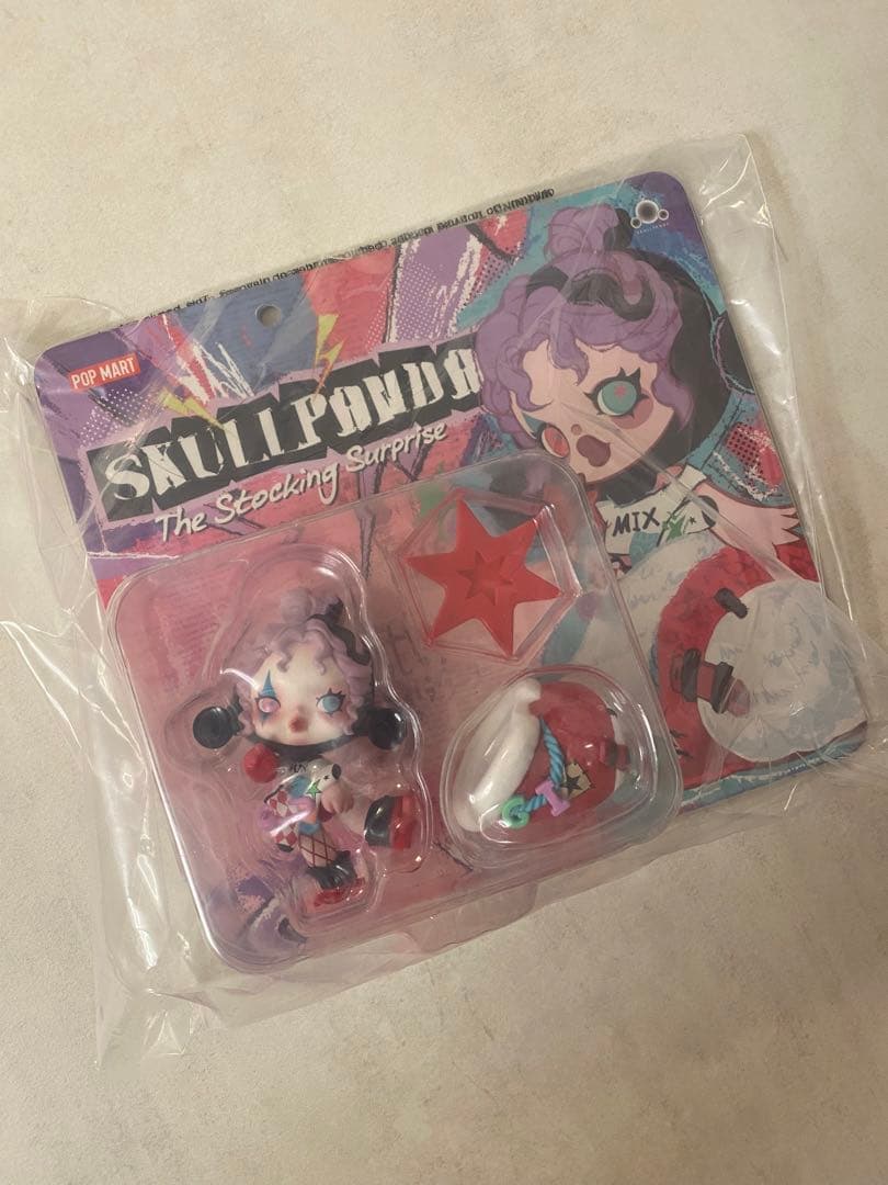 POPMART SKULLPANDA | STOCKING SURPRISE - メルカリ
