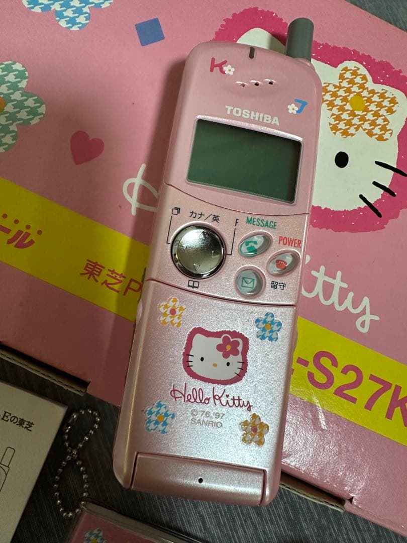タイムセール！【超希少】 ハローキティ 東芝 PHS 電話機 - メルカリ