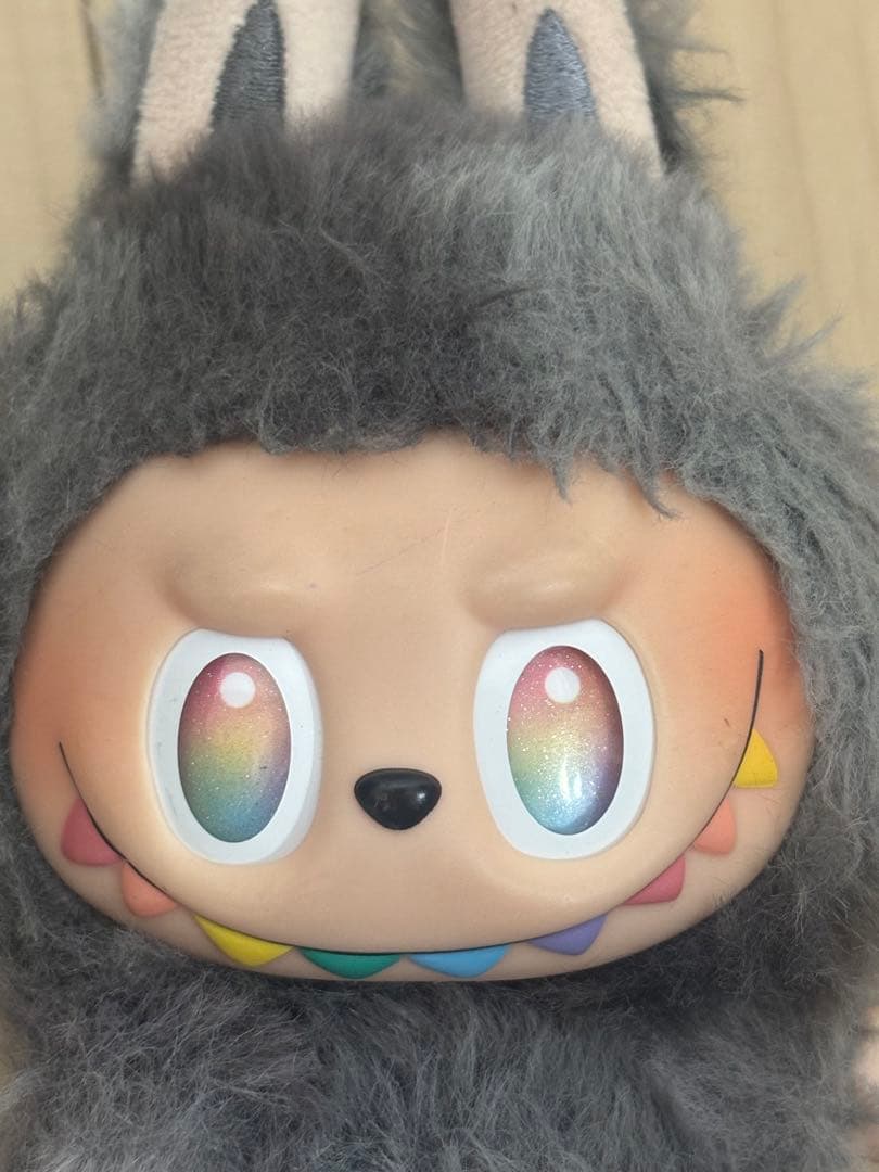 LABUBU ラブブ シークレット ブラック 虹色アイ＆歯 1/72 レア - メルカリ